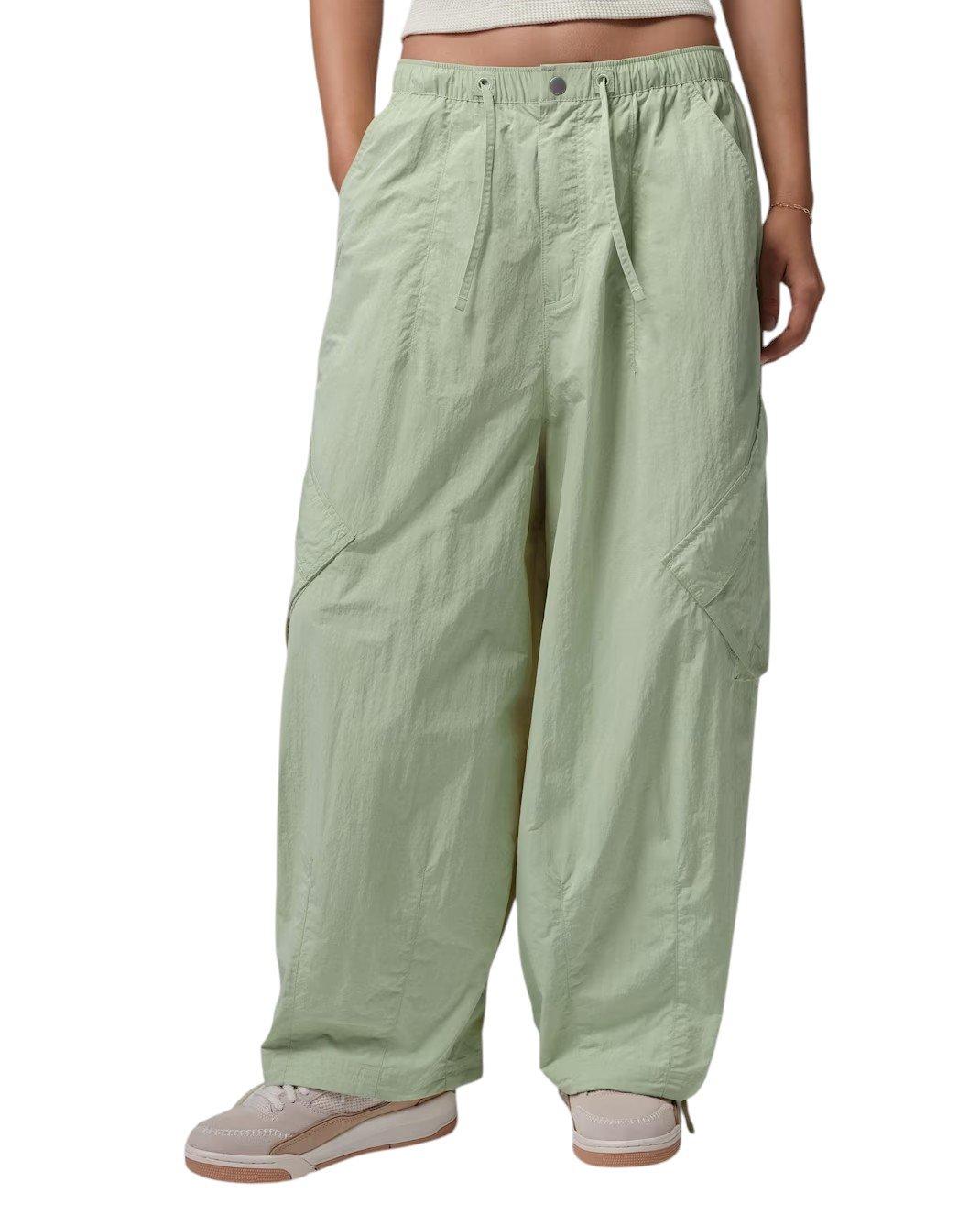 Jordan Women's Flight Chicago Adjustable Hem Parachute Pants - OLIVE